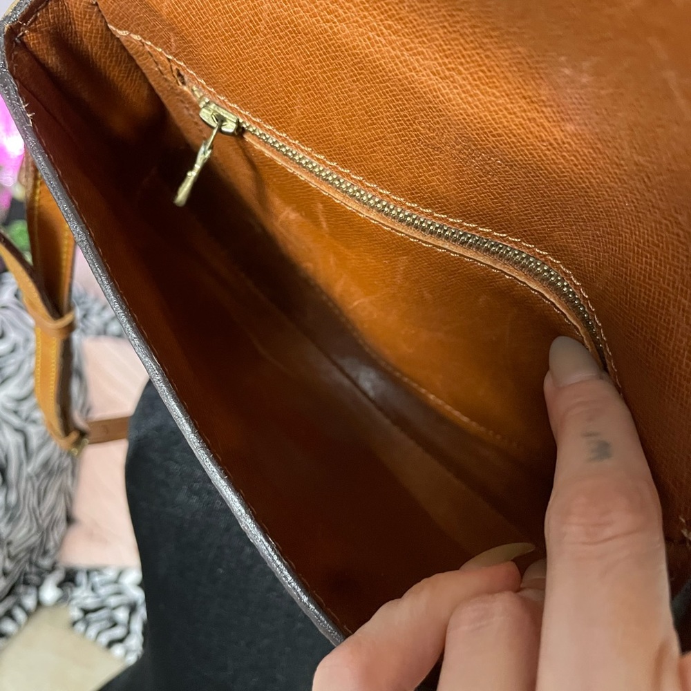 Louis Vuitton Chantilly crossbody bag - Picture 11 of 14